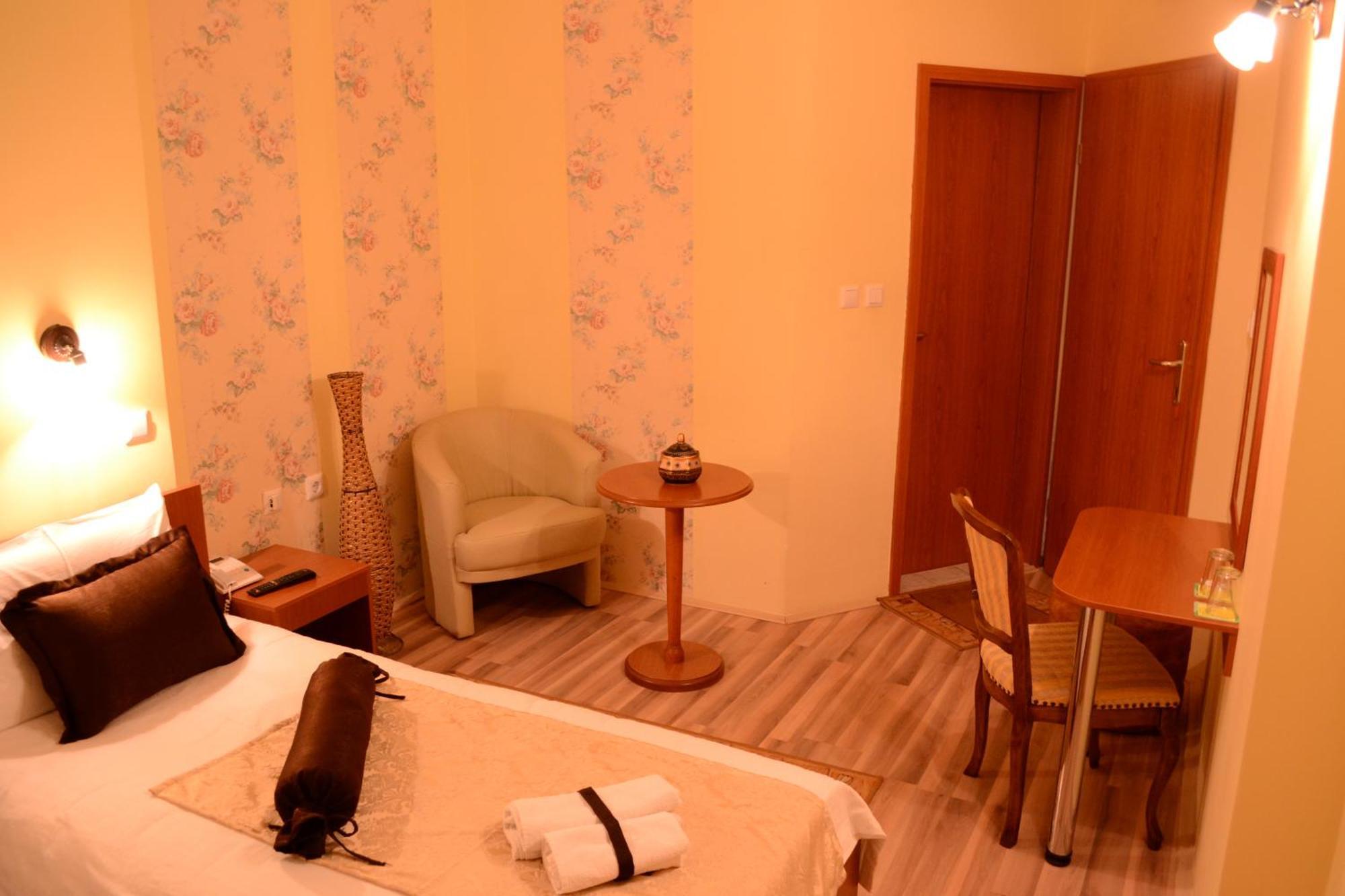 Hotel Pine Skopje Pokoj fotografie