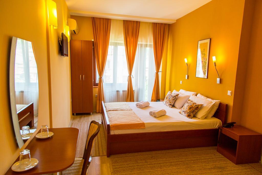 Hotel Pine Skopje Exteriér fotografie