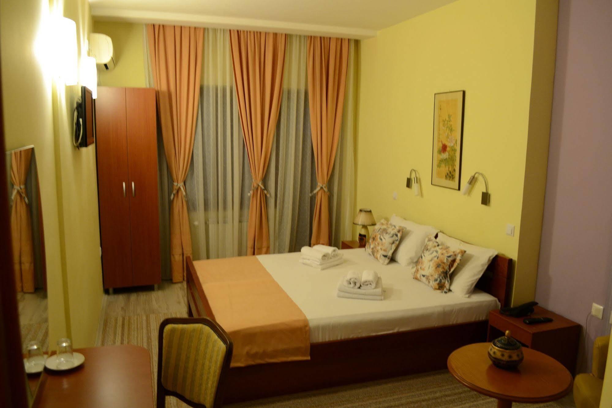 Hotel Pine Skopje Exteriér fotografie