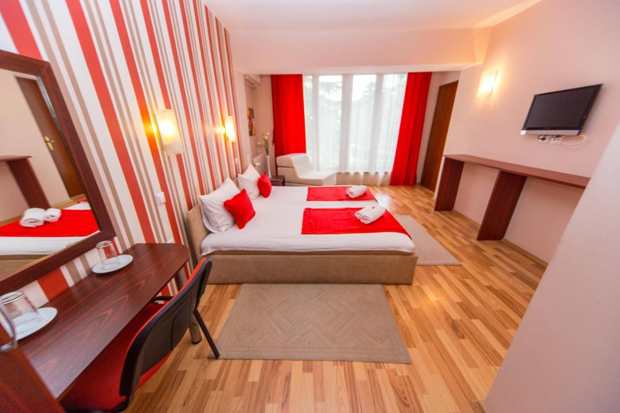 Hotel Pine Skopje Exteriér fotografie