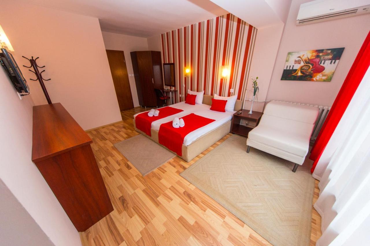 Hotel Pine Skopje Exteriér fotografie