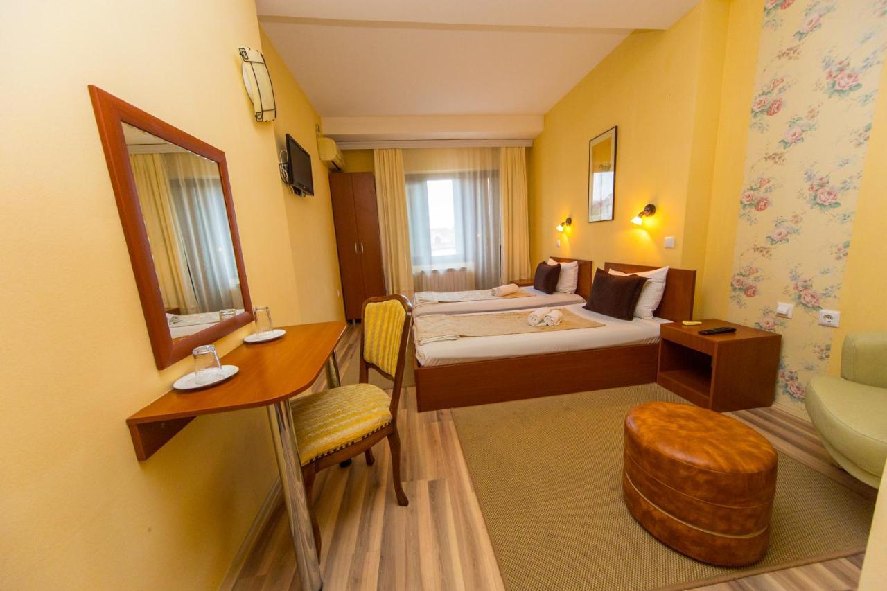 Hotel Pine Skopje Exteriér fotografie