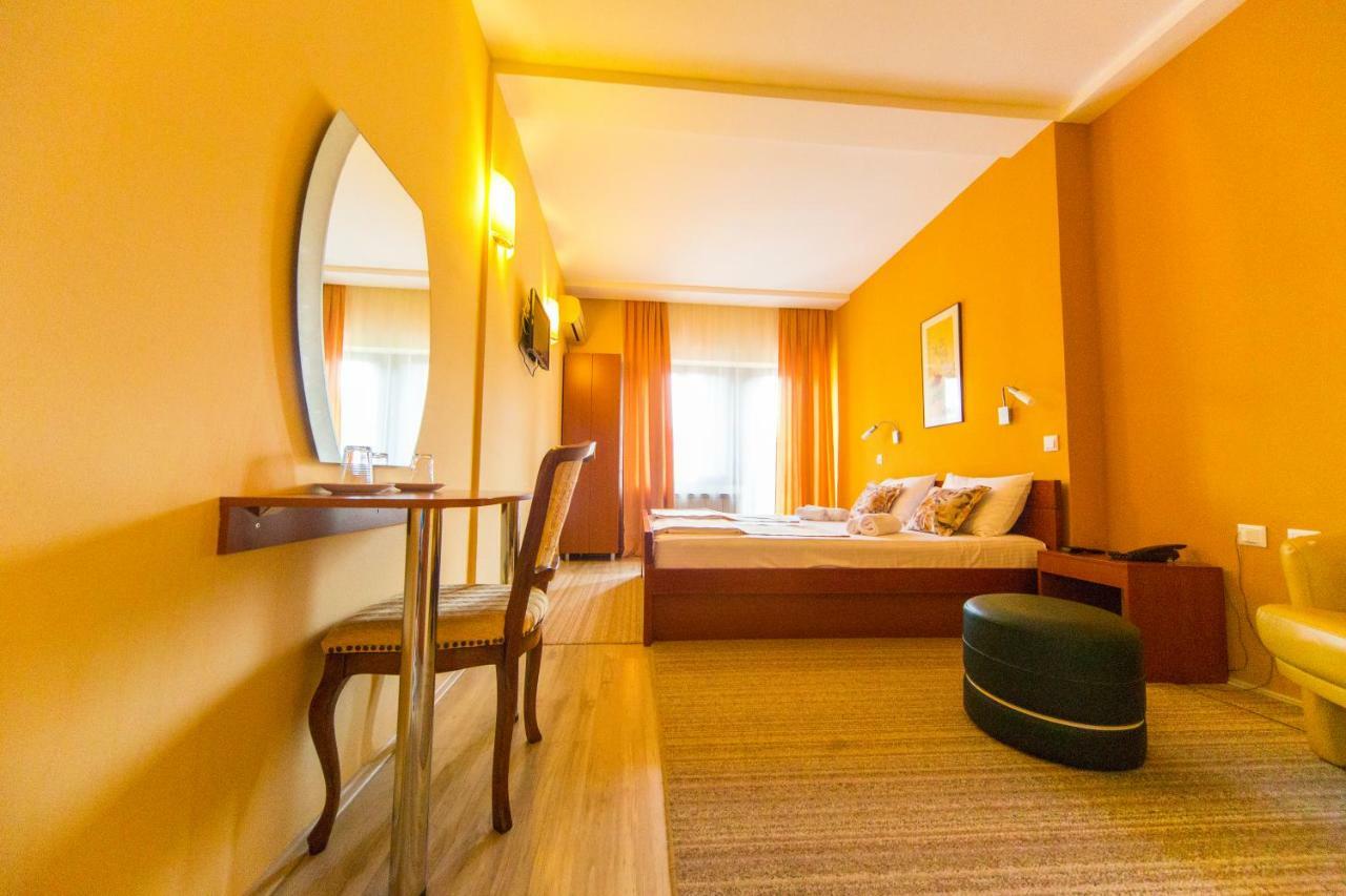 Hotel Pine Skopje Exteriér fotografie